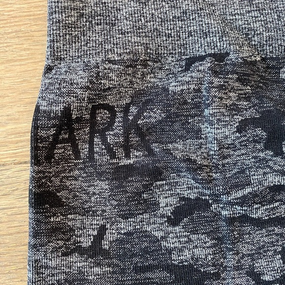 +FREE Legging! Gymshark Camo Seamless Scrunch High Waist in XS - Picture 7 of 14
